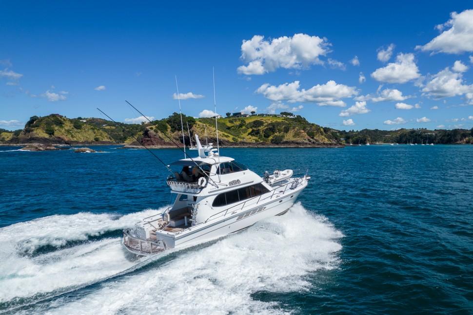 salthouse 52 watia 01 flybridge sportfisher underway2